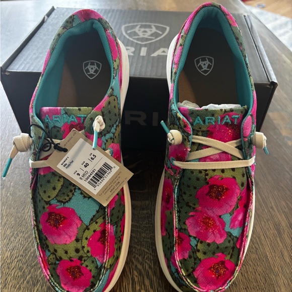 NWT Ariat Women's Hilo Prickly Pear Cactus Floral Slip-On Shoes Size 9 - Picture 2 of 9
